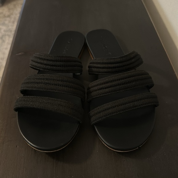 Rothy’s 3 strap sandals black like new worn once - Picture 2 of 5